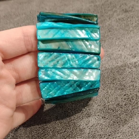 Turquoise Shell Bracelet - Picture 1 of 4